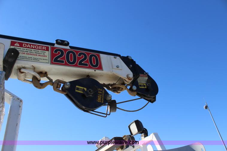 image for item L2385 2007 Ford F550 utility truck with crane