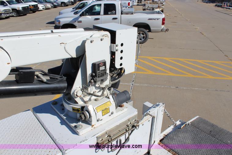 image for item L2385 2007 Ford F550 utility truck with crane