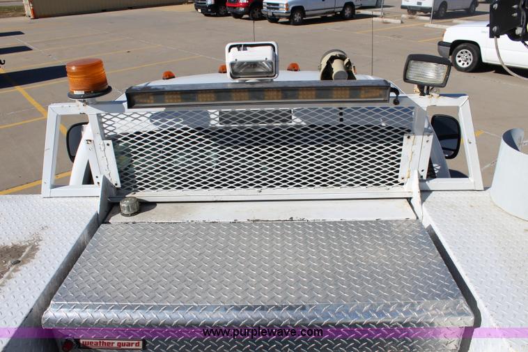 image for item L2385 2007 Ford F550 utility truck with crane