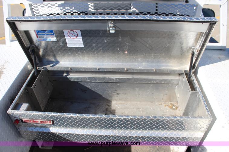 image for item L2385 2007 Ford F550 utility truck with crane