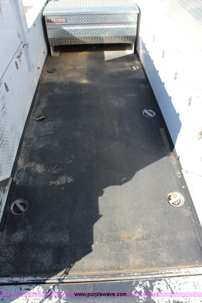 image for item L2385 2007 Ford F550 utility truck with crane