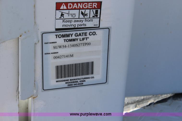 image for item L2385 2007 Ford F550 utility truck with crane