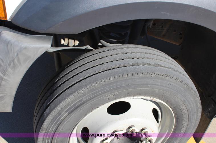 image for item L2385 2007 Ford F550 utility truck with crane