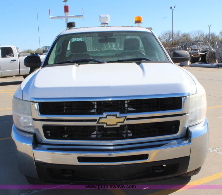 image for item L2386 2007 Chevrolet Silverado 3500HD utility truck