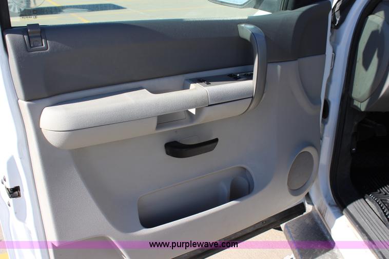 image for item L2386 2007 Chevrolet Silverado 3500HD utility truck