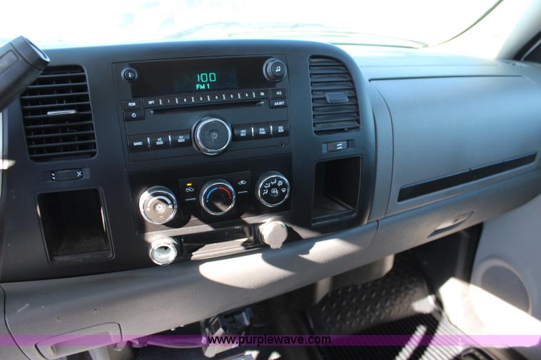 image for item L2386 2007 Chevrolet Silverado 3500HD utility truck