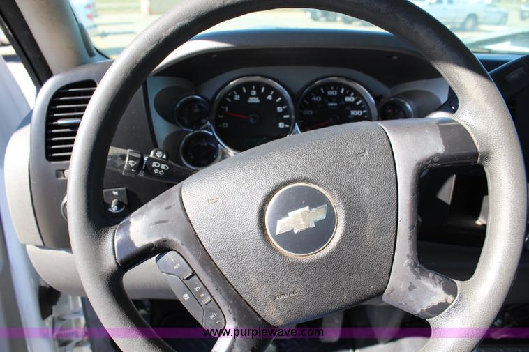 image for item L2386 2007 Chevrolet Silverado 3500HD utility truck