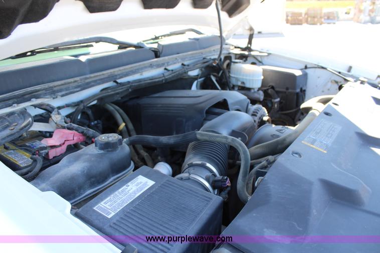 image for item L2386 2007 Chevrolet Silverado 3500HD utility truck