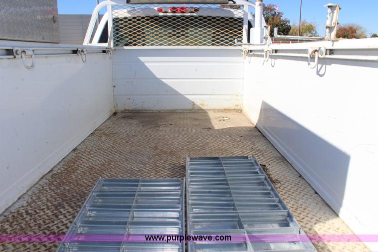 image for item L2386 2007 Chevrolet Silverado 3500HD utility truck