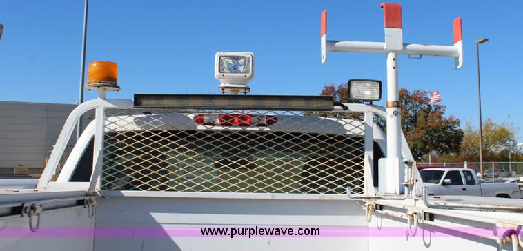 image for item L2386 2007 Chevrolet Silverado 3500HD utility truck