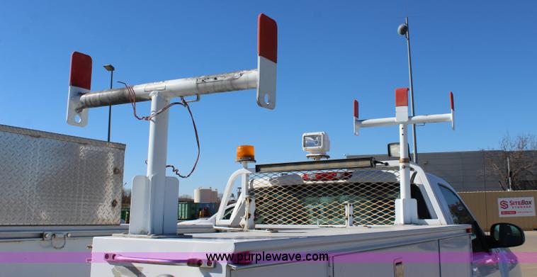 image for item L2386 2007 Chevrolet Silverado 3500HD utility truck