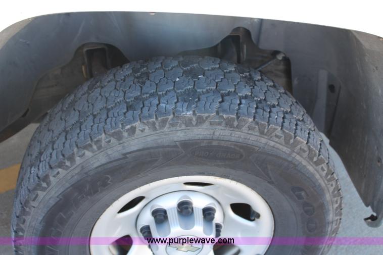 image for item L2386 2007 Chevrolet Silverado 3500HD utility truck