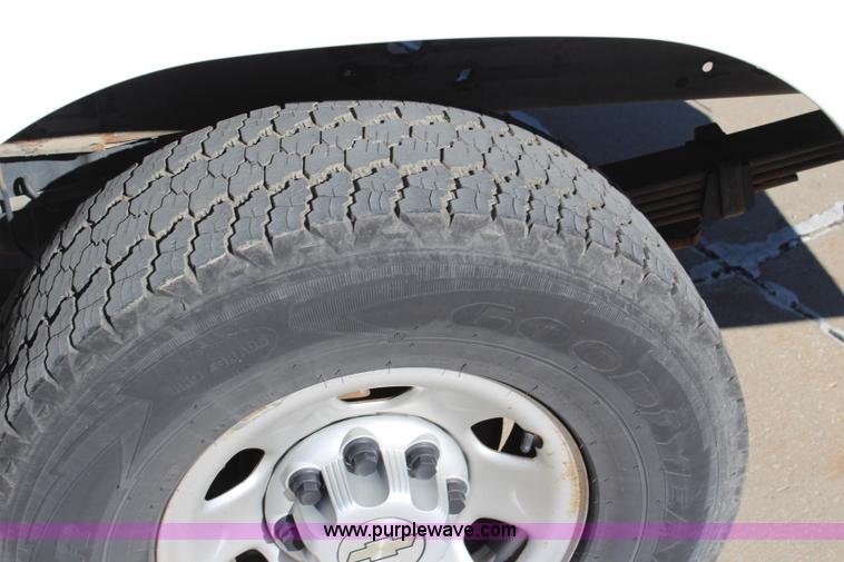 image for item L2386 2007 Chevrolet Silverado 3500HD utility truck