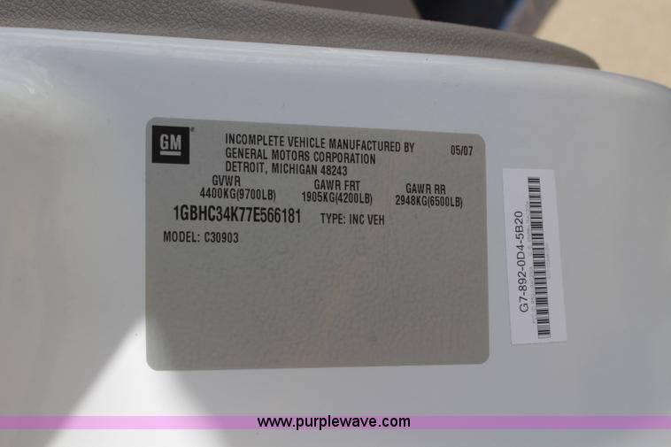 image for item L2386 2007 Chevrolet Silverado 3500HD utility truck