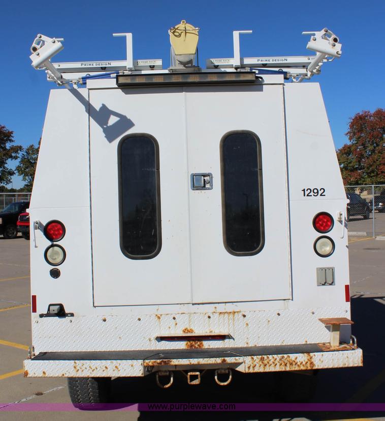 image for item L2388 2007 Chevrolet Silverado 3500HD utility truck