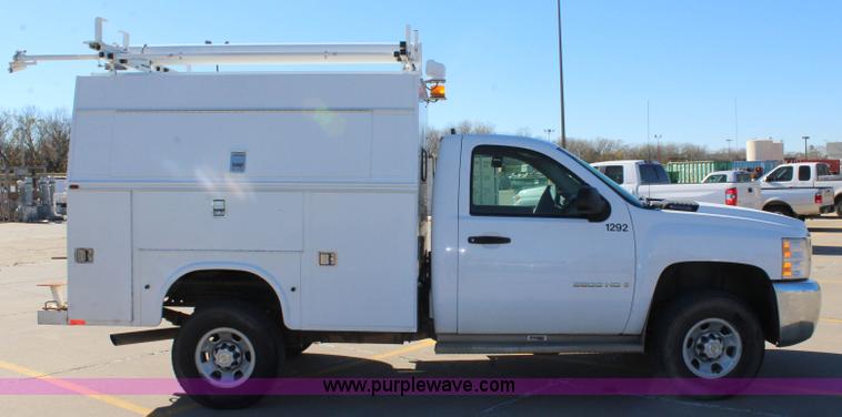 image for item L2388 2007 Chevrolet Silverado 3500HD utility truck