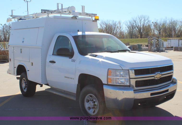 image for item L2388 2007 Chevrolet Silverado 3500HD utility truck