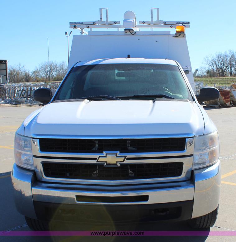 image for item L2388 2007 Chevrolet Silverado 3500HD utility truck