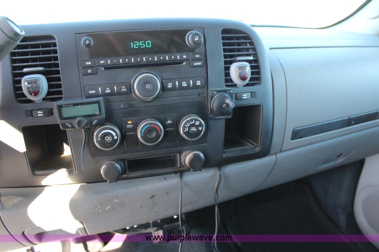 image for item L2388 2007 Chevrolet Silverado 3500HD utility truck