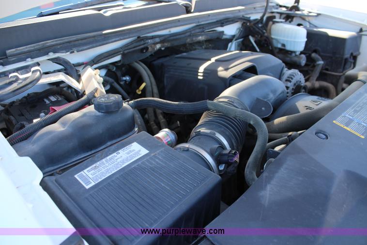 image for item L2388 2007 Chevrolet Silverado 3500HD utility truck