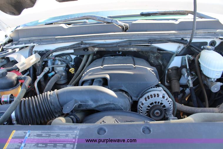 image for item L2388 2007 Chevrolet Silverado 3500HD utility truck