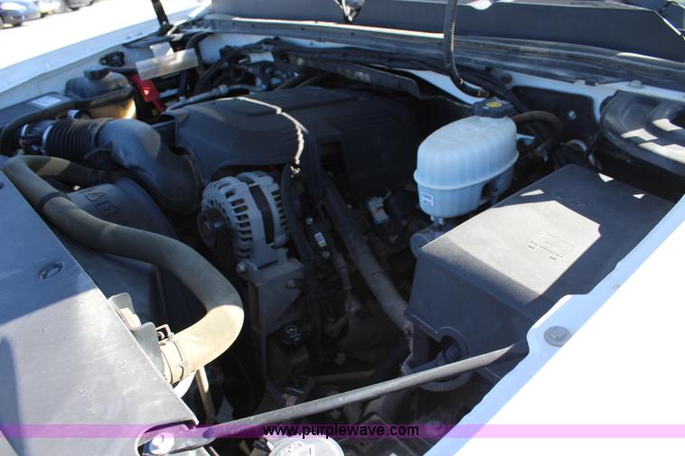 image for item L2388 2007 Chevrolet Silverado 3500HD utility truck