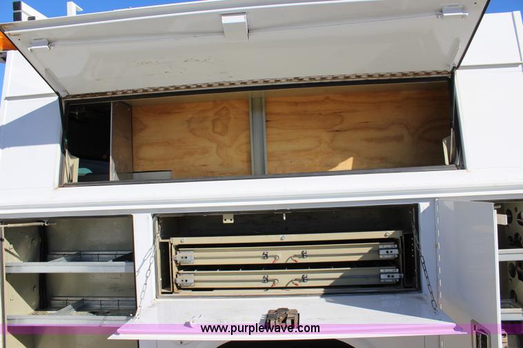 image for item L2388 2007 Chevrolet Silverado 3500HD utility truck