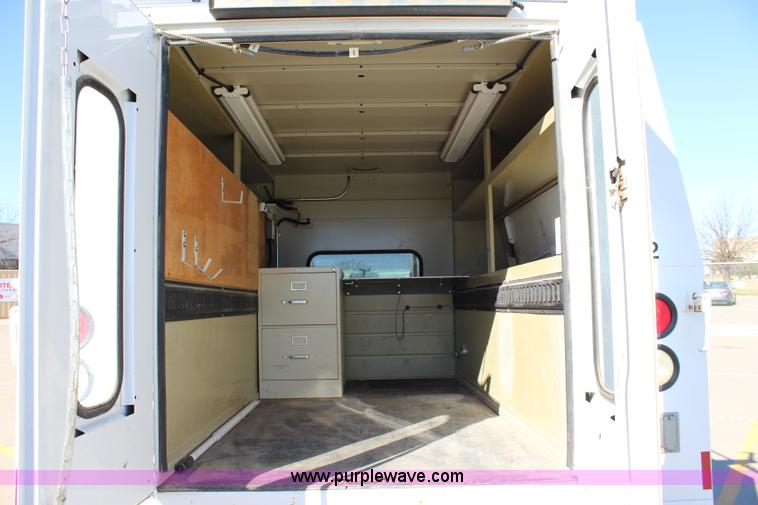 image for item L2388 2007 Chevrolet Silverado 3500HD utility truck