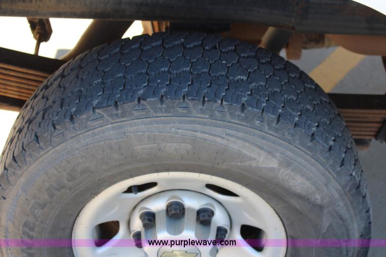 image for item L2388 2007 Chevrolet Silverado 3500HD utility truck