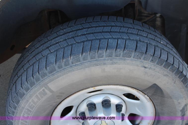 image for item L2388 2007 Chevrolet Silverado 3500HD utility truck