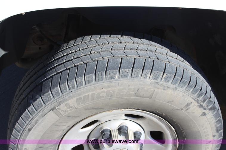 image for item L2388 2007 Chevrolet Silverado 3500HD utility truck