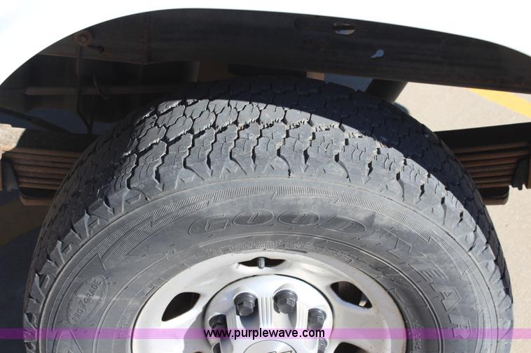 image for item L2388 2007 Chevrolet Silverado 3500HD utility truck