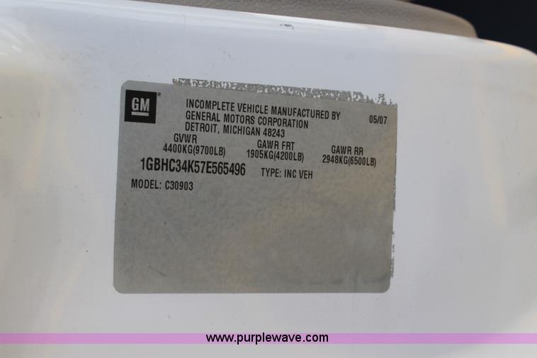 image for item L2388 2007 Chevrolet Silverado 3500HD utility truck