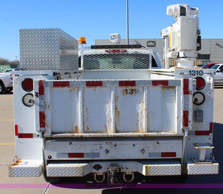 image for item L2391 2007 Chevrolet Silverado 3500HD utility truck with crane