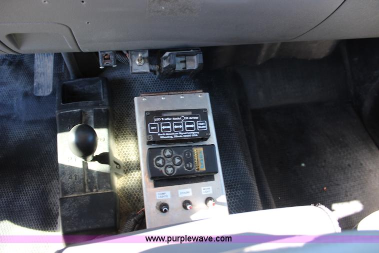 image for item L2391 2007 Chevrolet Silverado 3500HD utility truck with crane