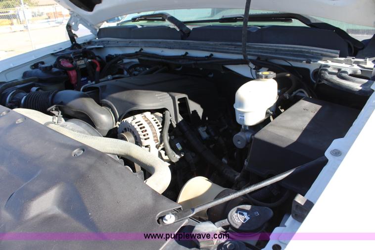 image for item L2391 2007 Chevrolet Silverado 3500HD utility truck with crane