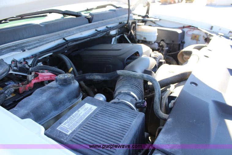 image for item L2391 2007 Chevrolet Silverado 3500HD utility truck with crane