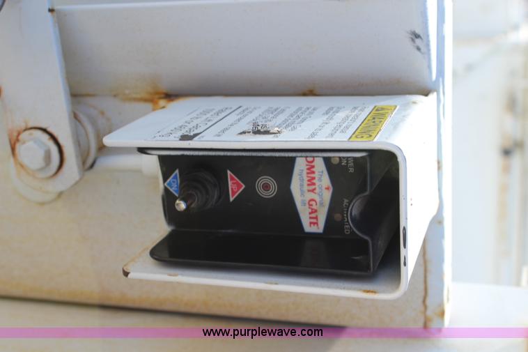 image for item L2391 2007 Chevrolet Silverado 3500HD utility truck with crane