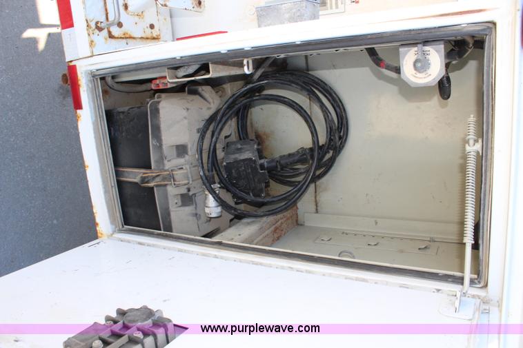 image for item L2391 2007 Chevrolet Silverado 3500HD utility truck with crane