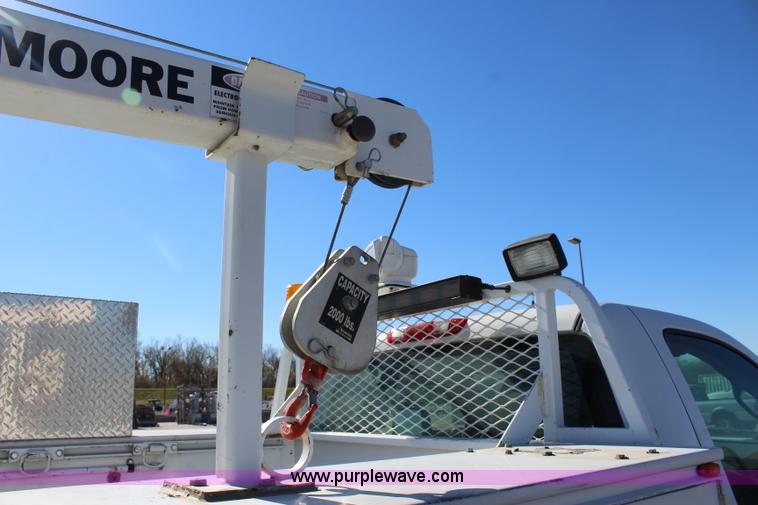 image for item L2391 2007 Chevrolet Silverado 3500HD utility truck with crane