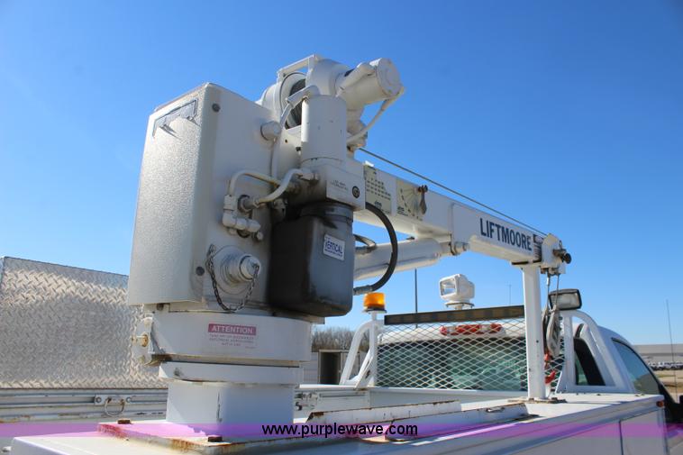 image for item L2391 2007 Chevrolet Silverado 3500HD utility truck with crane