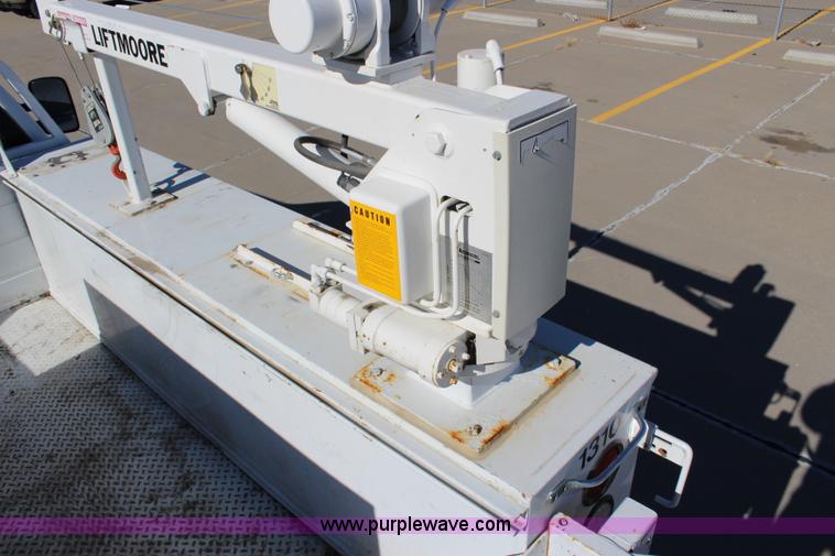 image for item L2391 2007 Chevrolet Silverado 3500HD utility truck with crane