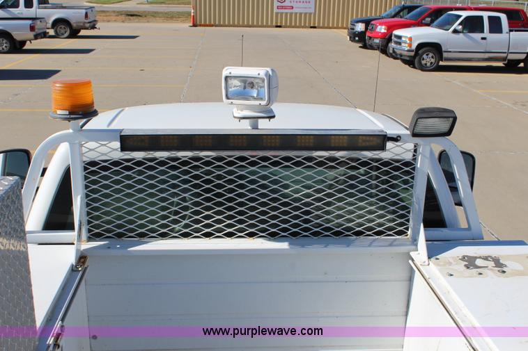 image for item L2391 2007 Chevrolet Silverado 3500HD utility truck with crane