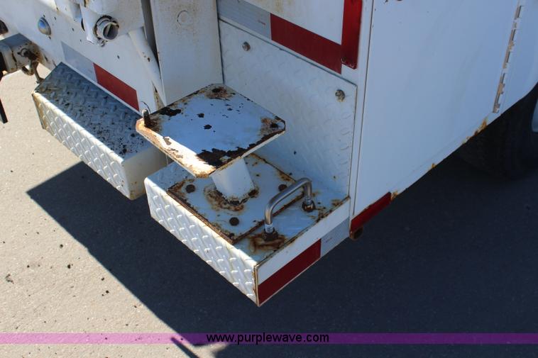 image for item L2391 2007 Chevrolet Silverado 3500HD utility truck with crane