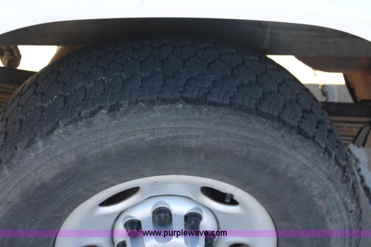 image for item L2391 2007 Chevrolet Silverado 3500HD utility truck with crane