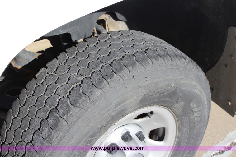 image for item L2391 2007 Chevrolet Silverado 3500HD utility truck with crane