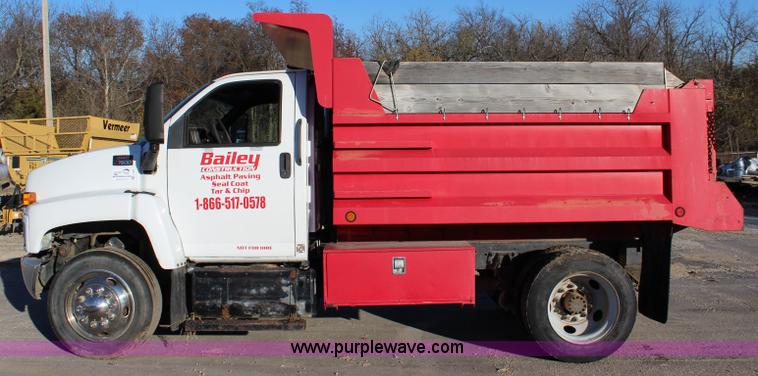 image for item L2429 2003 Chevrolet C7500 dump truck