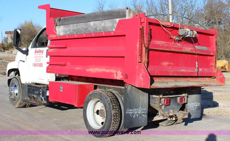 image for item L2429 2003 Chevrolet C7500 dump truck