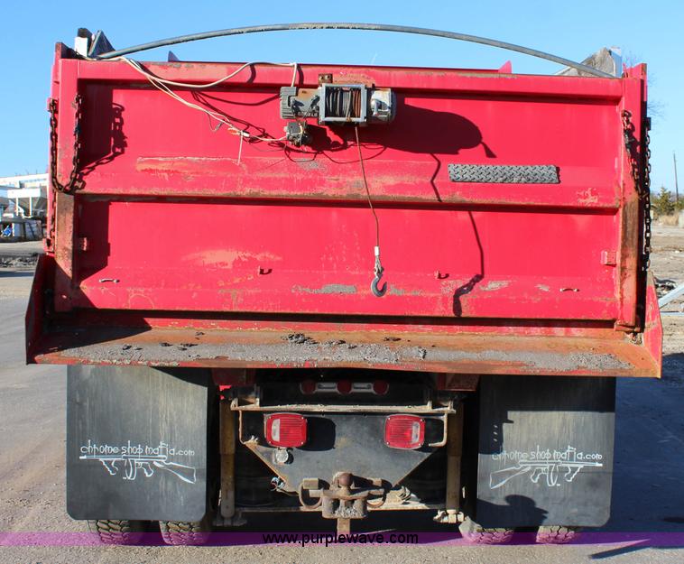 image for item L2429 2003 Chevrolet C7500 dump truck