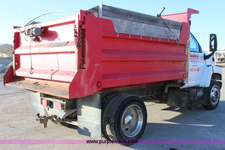 image for item L2429 2003 Chevrolet C7500 dump truck